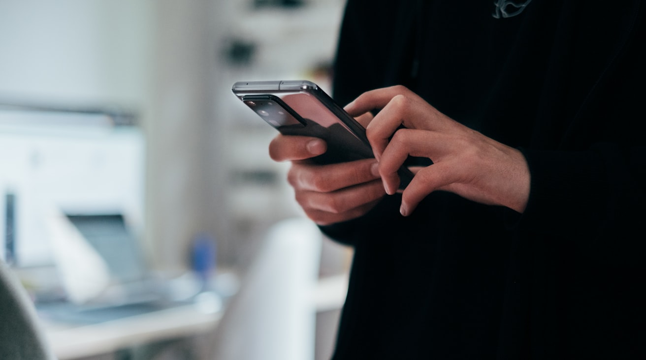 La procédure consultée sur le téléphone, pendant le service